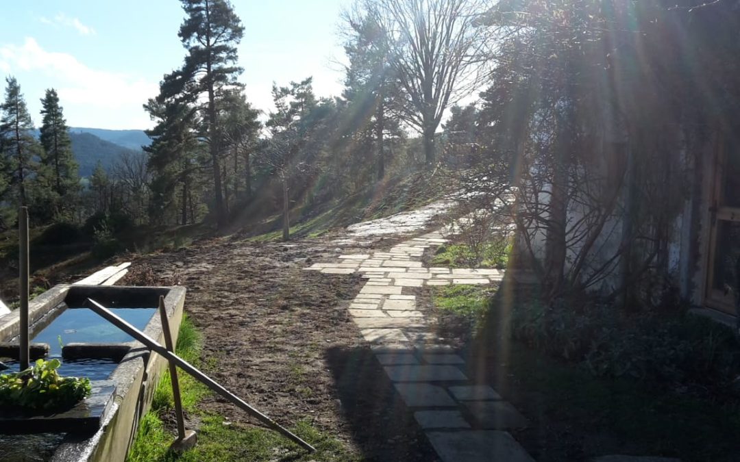 Dallage en pierres de récupération à Lapoutroie dans les Vosges Végétal Paysagiste